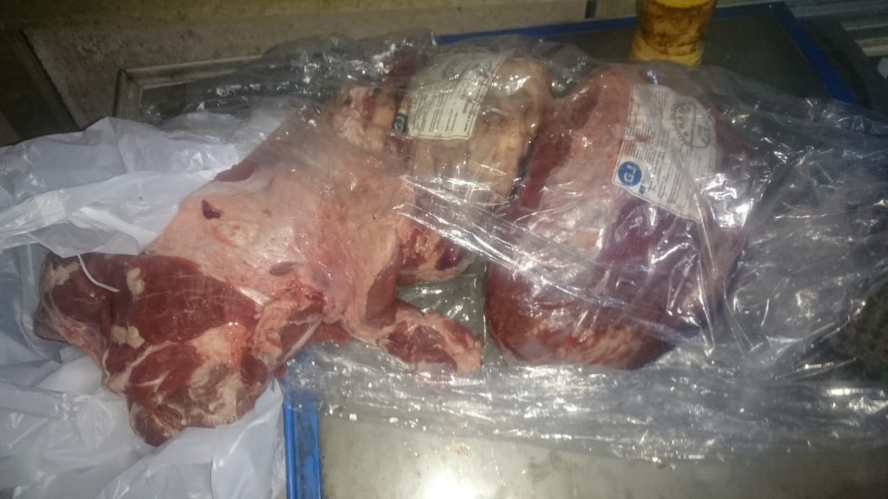 ضبط لحوم منتهية الصلاحية  (4)