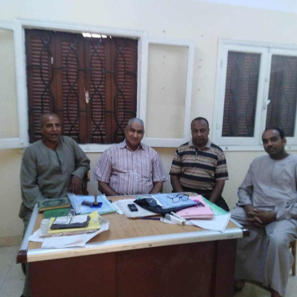 تضامن إسنا توزع 200 كيلو لحوم على أهالى قرية الدير (4)