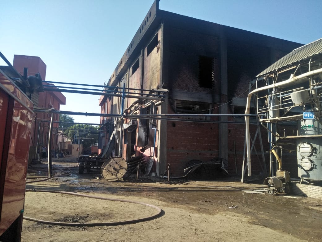 السيطرة على حريق فى مصنع عطور بالغربية (9)