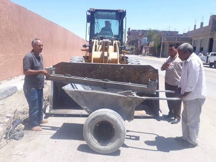 رفع 47 طن مخلفات بثالث أيام العيد وإزالة حالات تعدي علي أراضي الدولة بمدينة القرنة (3)