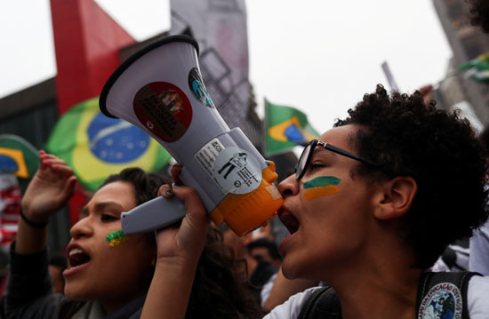  تظاهرات فى البرازيل ضد قرار خفض الميزانية المخصصة للجامعات (4)