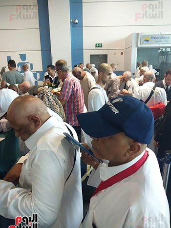 الحجاج يصلون مطار القاهرة بعد أداء فريضة الحج6