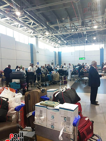 الحجاج يصلون مطار القاهرة بعد أداء فريضة الحج