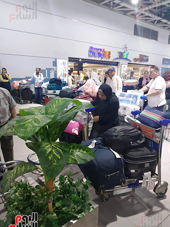 مطار القاهرة يستقبل رحلات حجاج بيت الله6