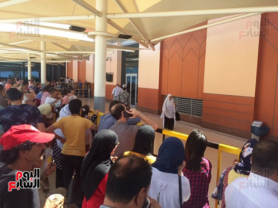 الحجاج يصلون مطار القاهرة بعد أداء فريضة الحج4