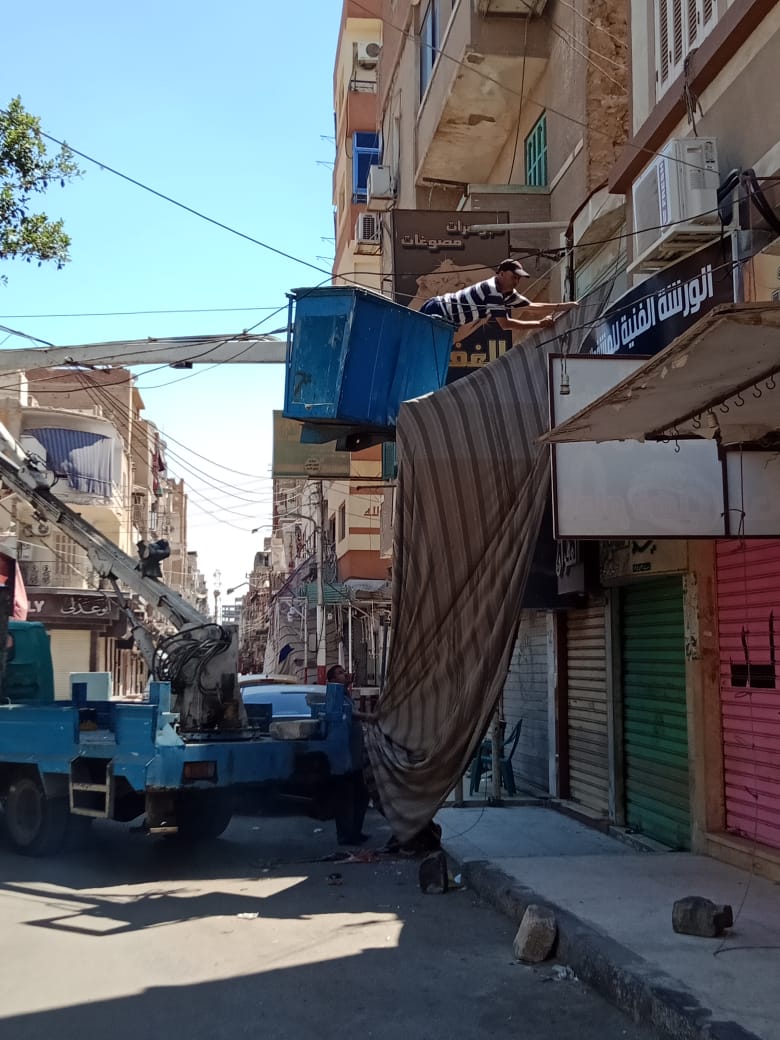 إزالة آثار الحريق بشارع مصر فى الإسماعيلية  (5)