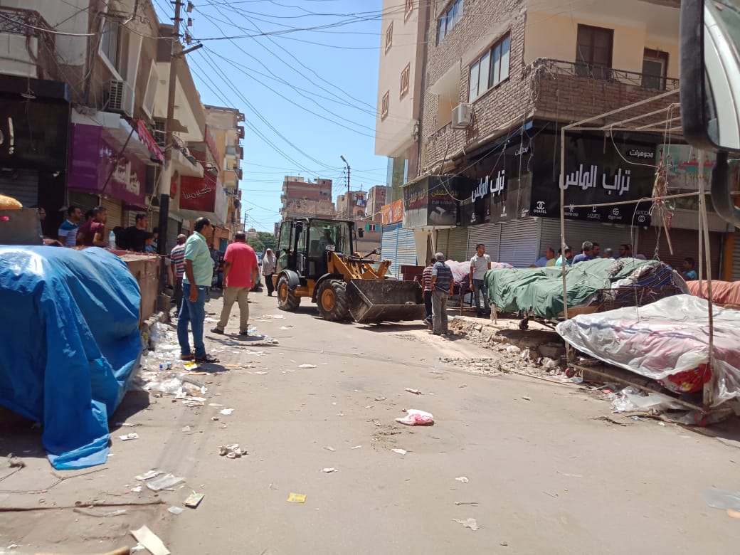 إزالة آثار الحريق بشارع مصر فى الإسماعيلية  (6)