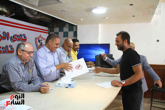 أحمد مرتضى يقدم أوراق ترشحه فى انتخابات الزمالك (2)