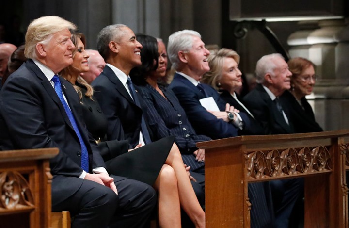 ابتسامة ترامب و3 رؤساء سابقين لم تخفى خلافات الحزبين