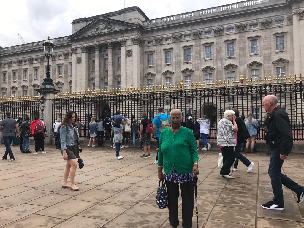 المرور أمام القصر المرور أمام القصر