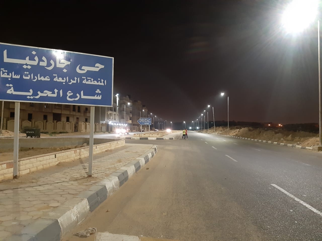 تركيب 370 كشاف إنارة ليد بمحور الحرية بمدينة الشروق (7)