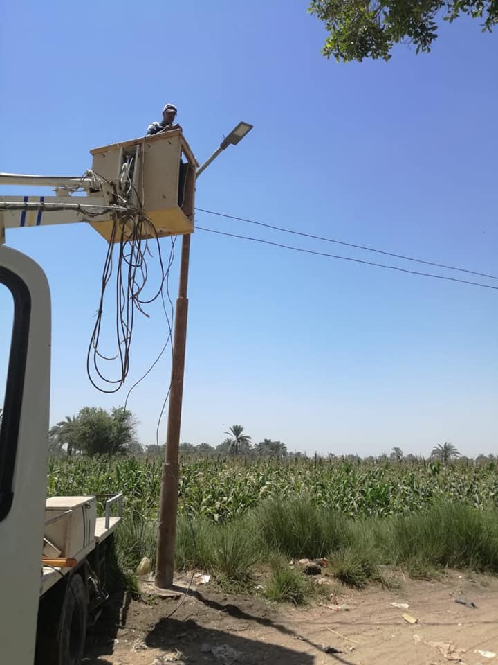 انارة مقابر قرية قفادة
