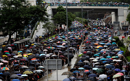 مظاهرات حاشدة بهونج كونج