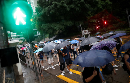 احتجاجات-هونج-كونج-تحت-الأمطار