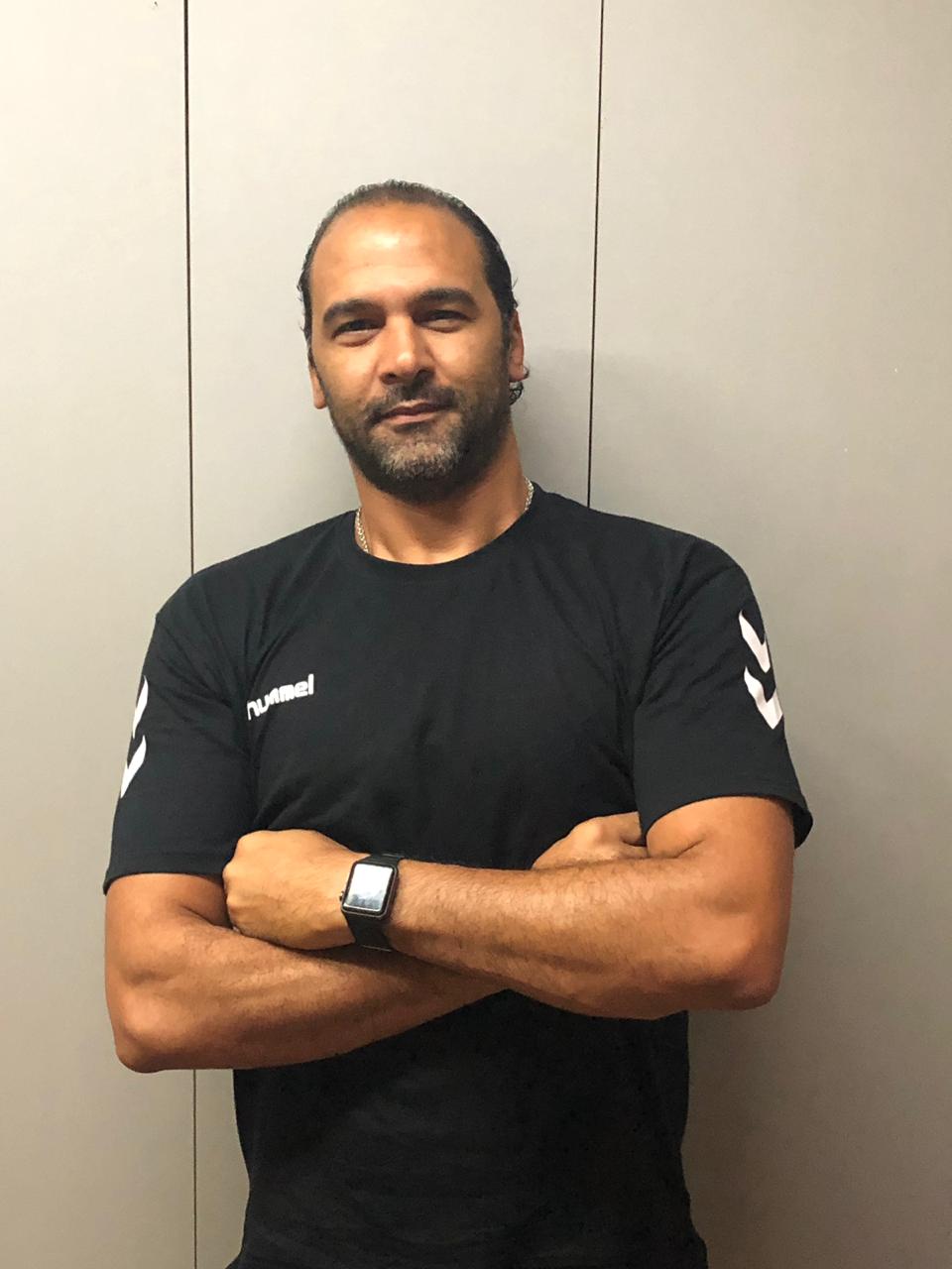 حسين زكي المدرب العام لمنتخب ناشئ اليد حسين زكي المدرب العام لمنتخب ناشئ اليد