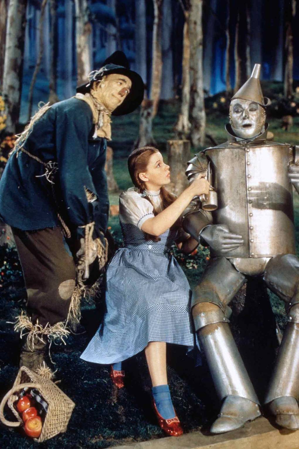 جودي جارلاند في دور دوروثي في فيلم ساحر أوز ، 1939Judy Garland as Dorothy in The Wizard of Oz, 1939.