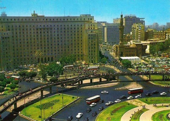 كوبرى مشاه بميدان التحرير ف السبعينات