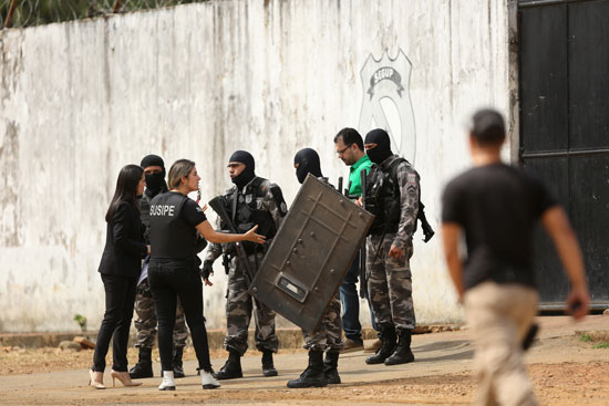  تشديدات أمنية حول سجن برازيلى بعد اشتباكات (6)