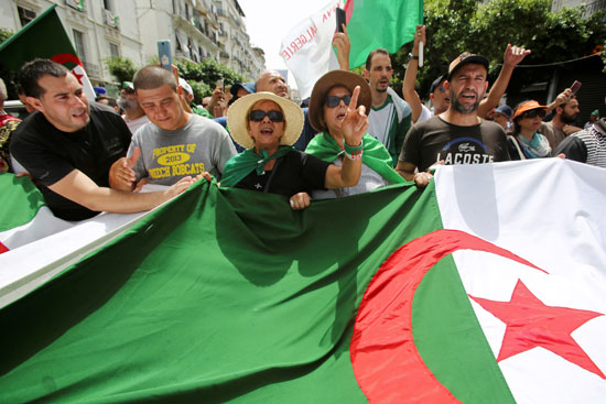 متظاهرين فى الجزائر