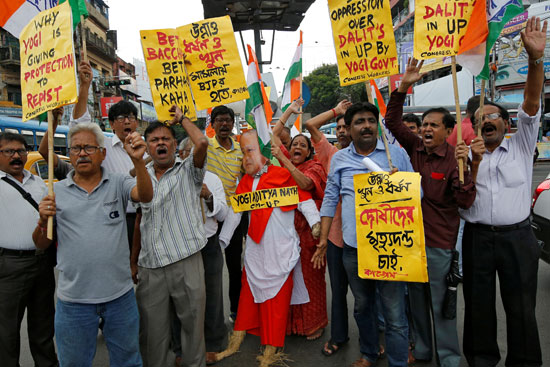 مظاهرات فى الهند بعد مقتل واغتصاب فتاة 19 عاما على يد نائب بالحزب الحاكم  (7)