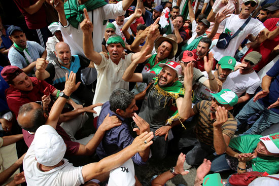 جانب من المظاهرات فى الجزائر