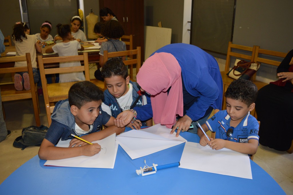 مشاركة الأطفال فى ورشة الرسم بالمتحف الفن الإسلامى (9)