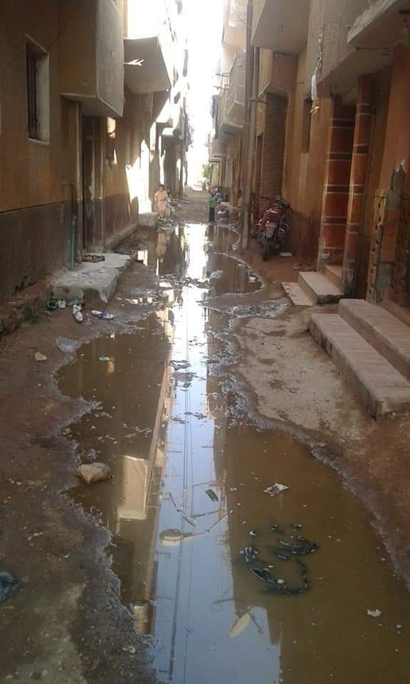 غرق شوارع القرية بالمياه