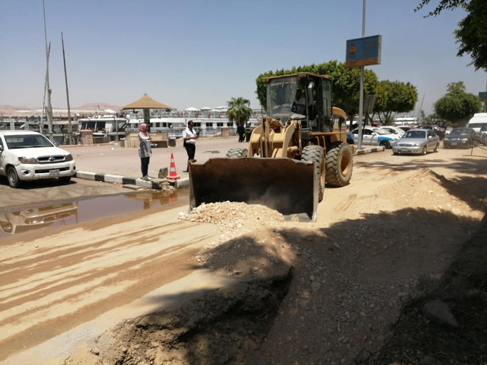 مدينة الأقصر تنطلق في أعمال رمي التربة الزلطية بالمرحلة الثالثة من تجديد وتطوير كورنيش النيل (6)