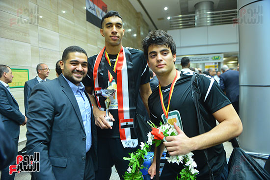 استقبال فريق كرة اليد الناشئين في مطار القاهرة (7)