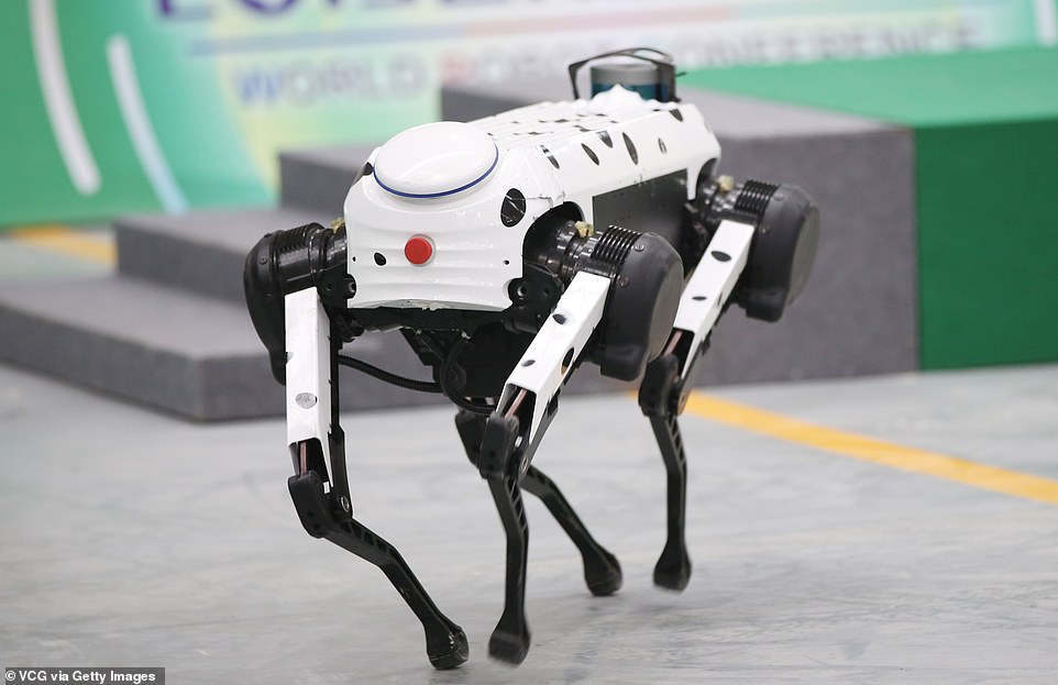 روبوت بالمعرض الصيني