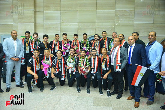 استقبال فريق كرة اليد الناشئين في مطار القاهرة (3)