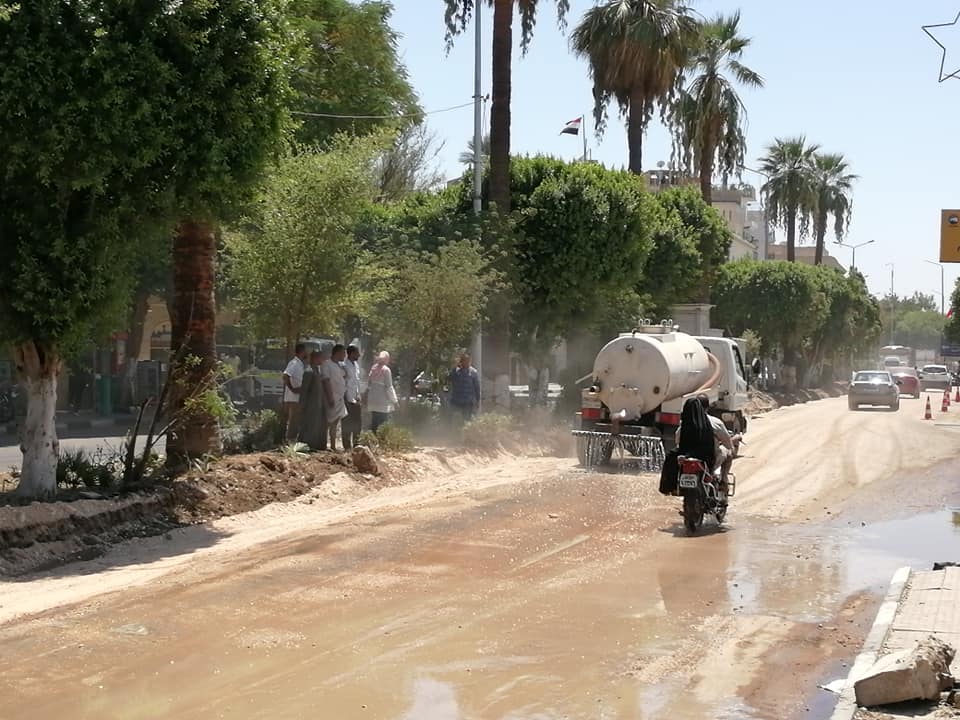 مدينة الأقصر تنطلق في أعمال رمي التربة الزلطية بالمرحلة الثالثة من تجديد وتطوير كورنيش النيل (5)