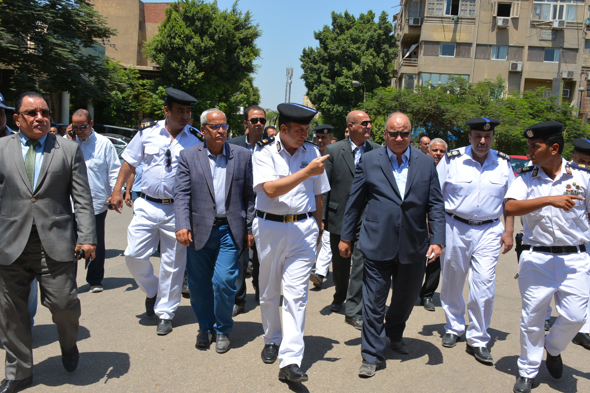 محافظ القاهرة يتفقد شارع 9 بالمعادى (2)