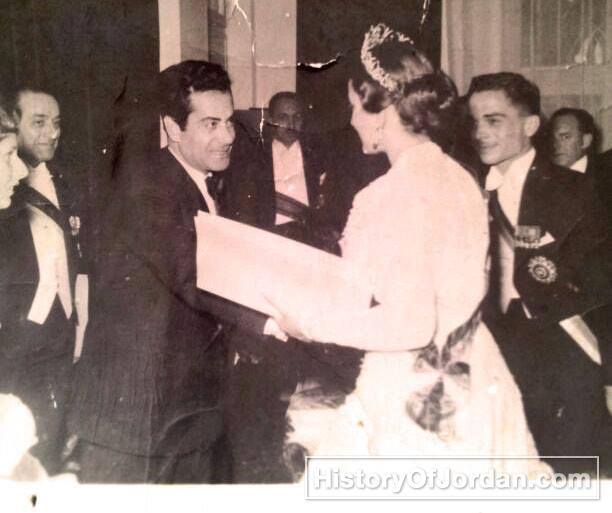 فريد الاطرش اثناء حفل زفاف الملك حسين بن طلال والأميرة دينا عبدالحميد