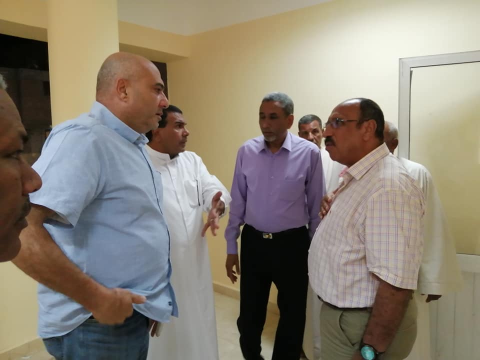 رئيس مدينة الطود يناقش مع مدير الشهر العقاري بالأقصر إنشاء فرع بالمدينة لخدمة المواطنين (3)