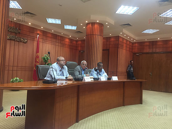 محافظ بورسعيد، خلال المؤتمر الصحفى (2)