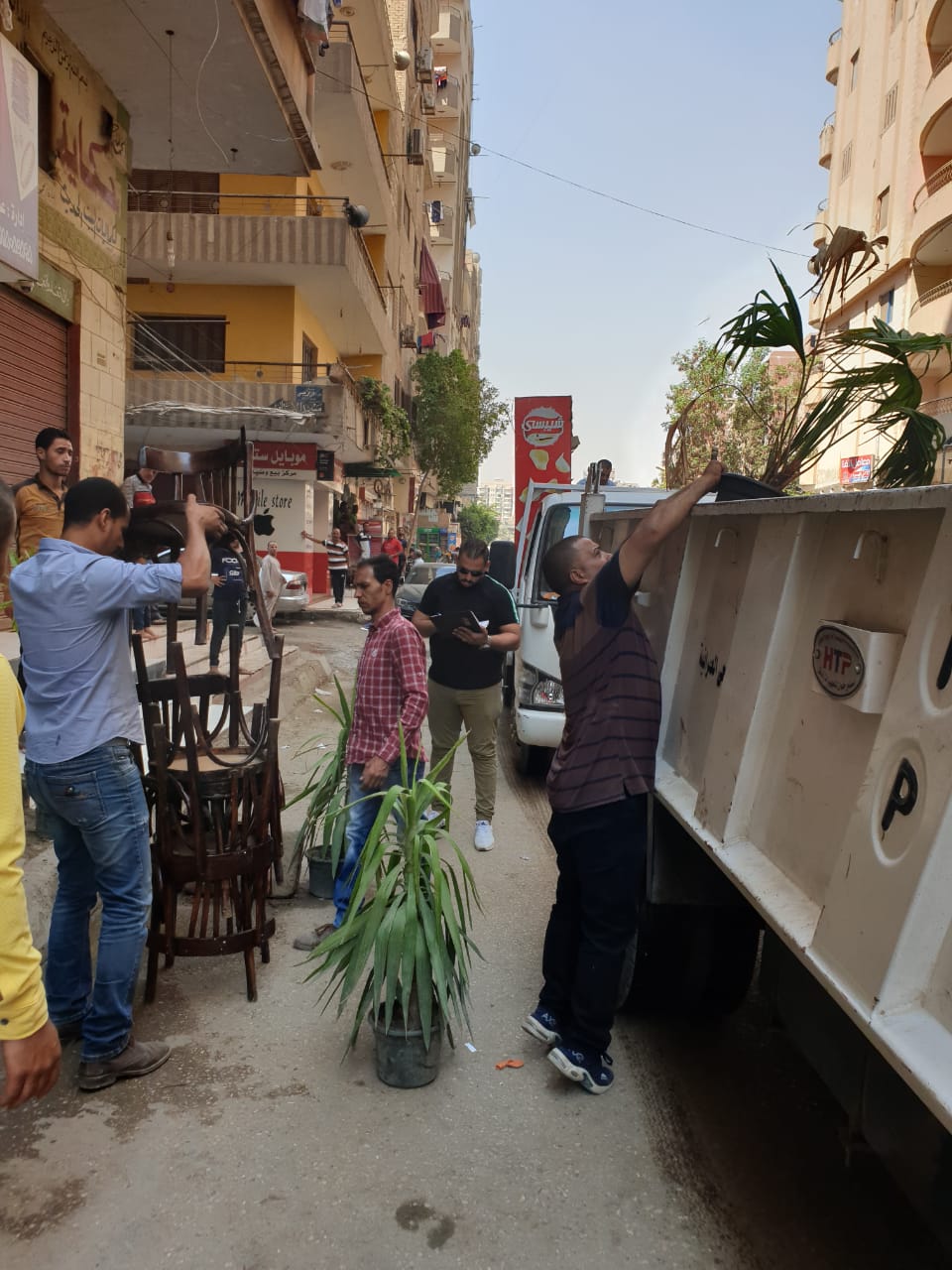 رفع الإشغالات بالعجوزة والطالبية وإصلاح كسر ماسورة مياه جنوب الجيزة  (4)