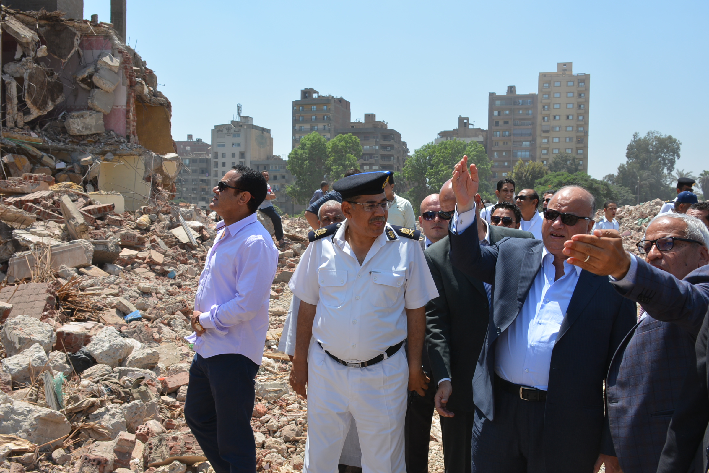 محافظ القاهرة يتفقد أعمال إزالة المدابغ وعقارات أبو السعود (2)