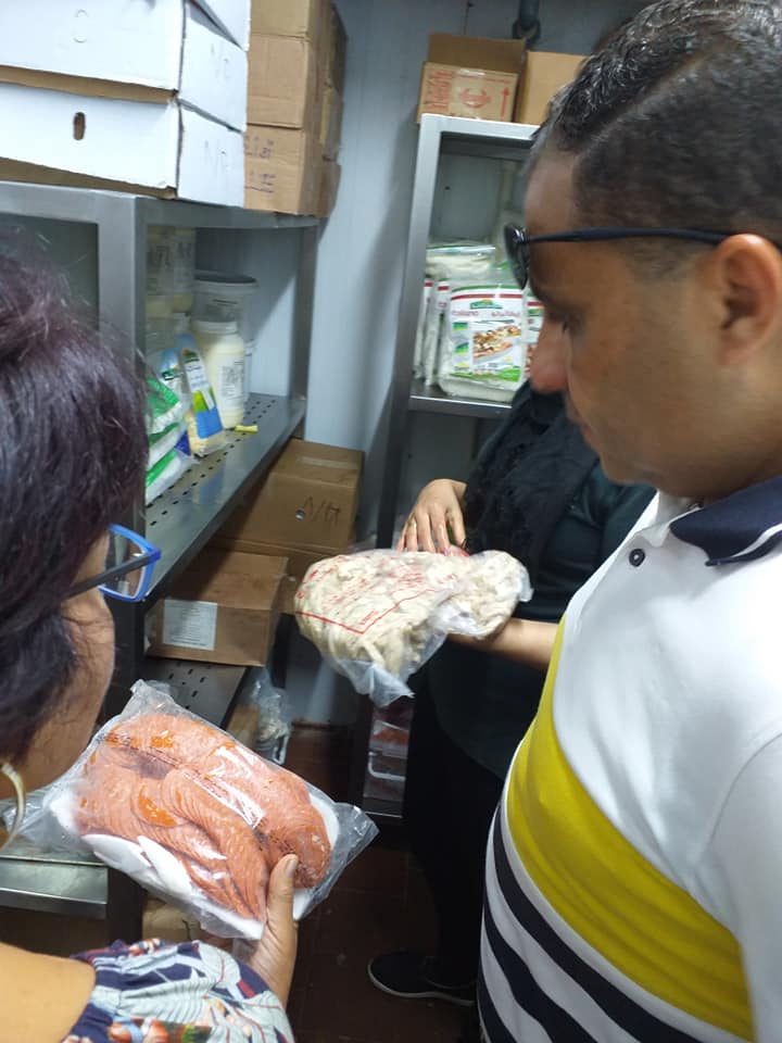 ضبط أغذية منتهية الصلاحية فى حملة على المطاعم شرق الإسكندرية (6)