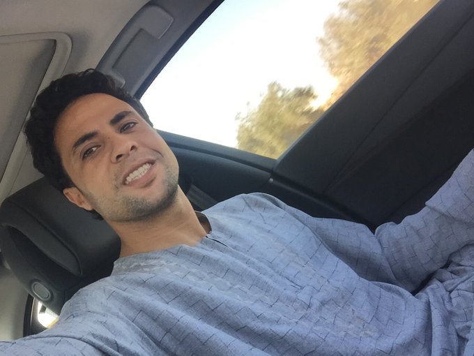 محمد ابراهيم في سيارته
