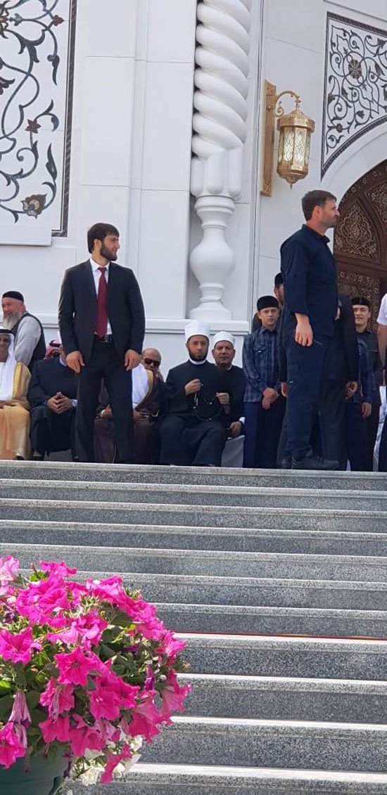 رئيس الشيشان يبكى خلال افتتاح أكبر مسجد بأوربا فى ذكرى والده (7)