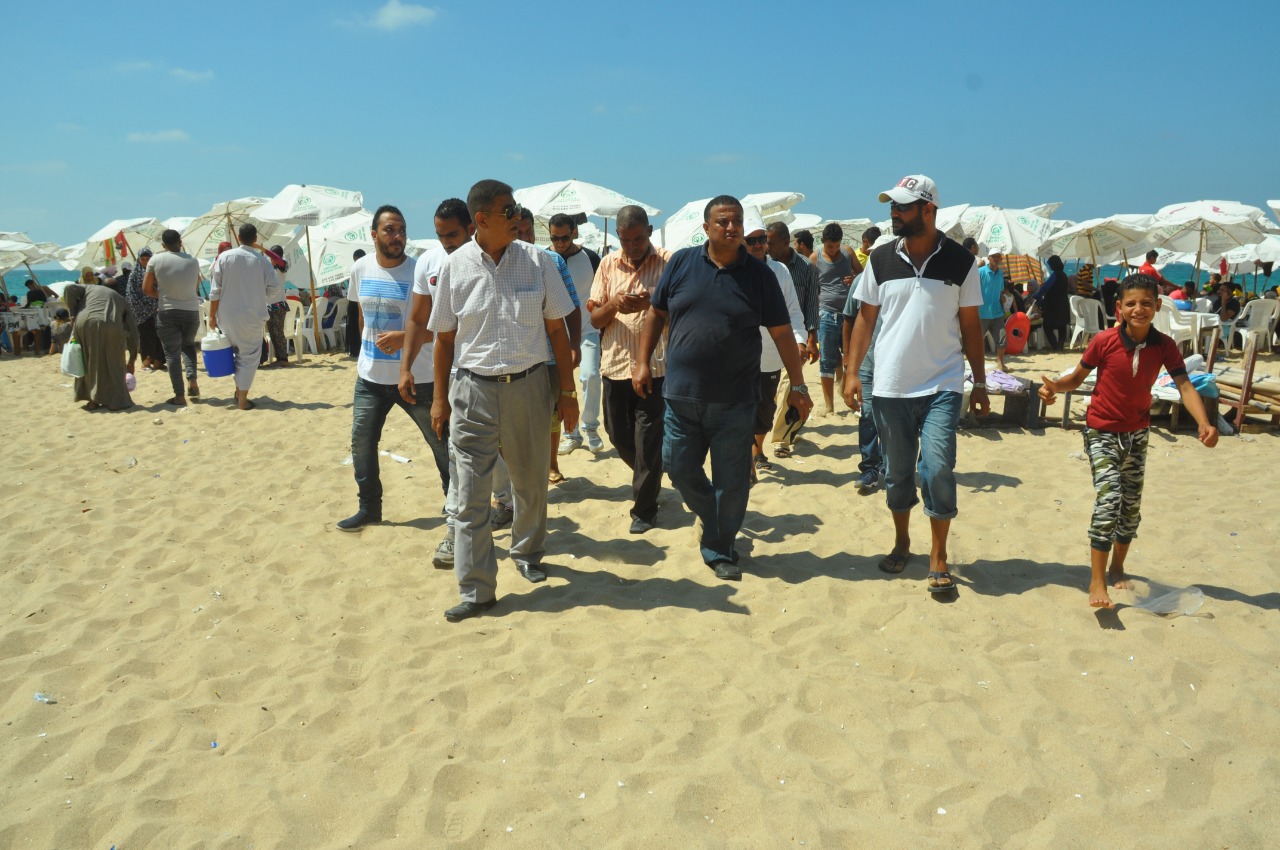 جولة رئيس الإدارة المركزة للسياحة والمصايف على شواطئ الإسكندرية (1)