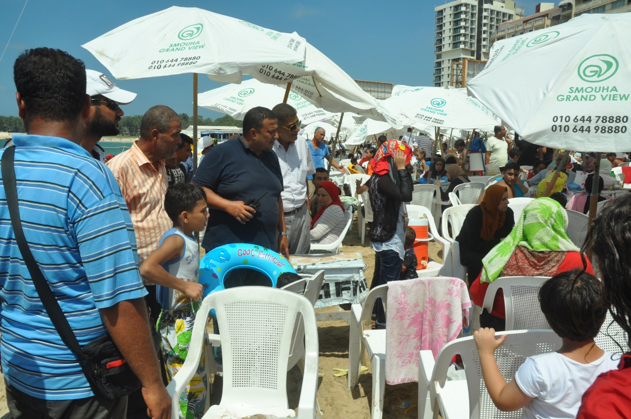 جولة رئيس الإدارة المركزة للسياحة والمصايف على شواطئ الإسكندرية (3)