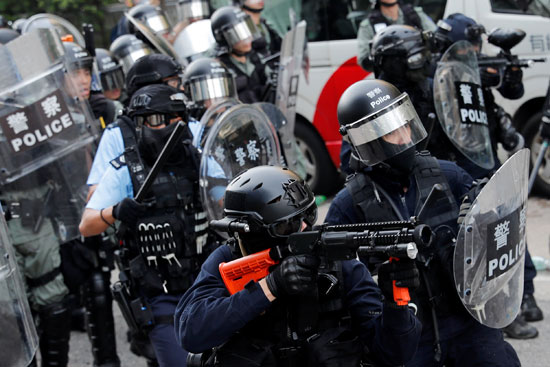صدامات عنيفة بين شرطة هونج كونج والمحتجين