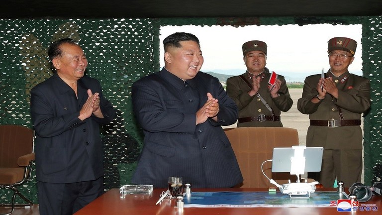 زعيم كوريا الشمالية عقب إنتهاء التجربة