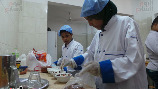 أول-مبادرة-فى-صعيد-مصر-لتعليم-ذوى-الاحتياجات-الخاصة-فنون-الطهى-بمركز-التدريب-الحرفى-للمعاقين-بأسوان-(6)