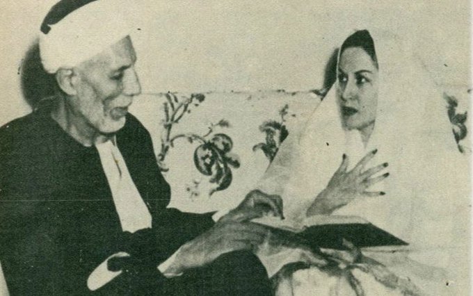 لحظة اعتناقها الإسلام 1946