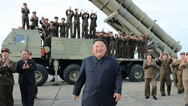 زعيم كوريا الشمالية خلال التحضير لإطلاق الصواريخ
