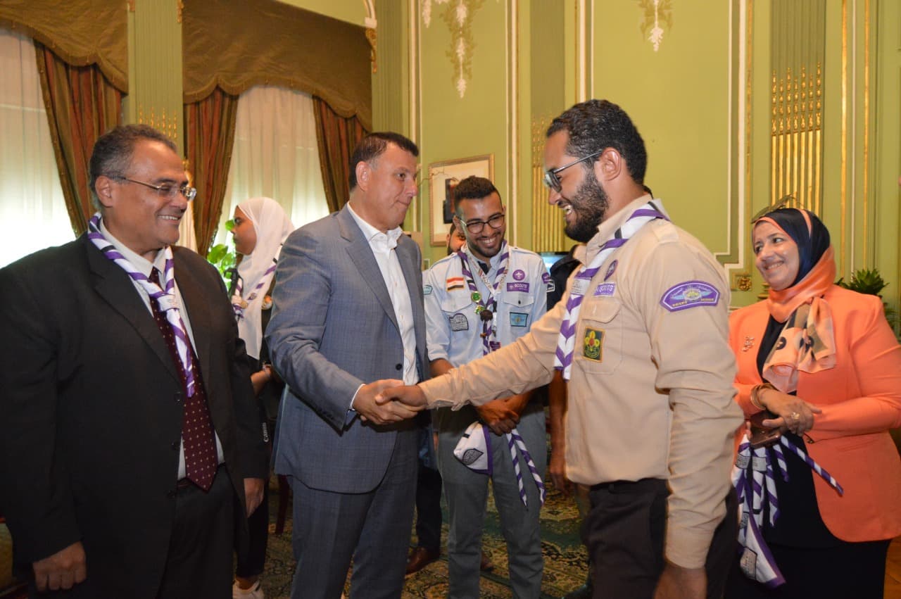رئيس جامعة عين شمس يستقبل ممثلى الوفود المشاركة بالقمة الكشفية للجامعات الثلاثين بقصر الزعفران (1)