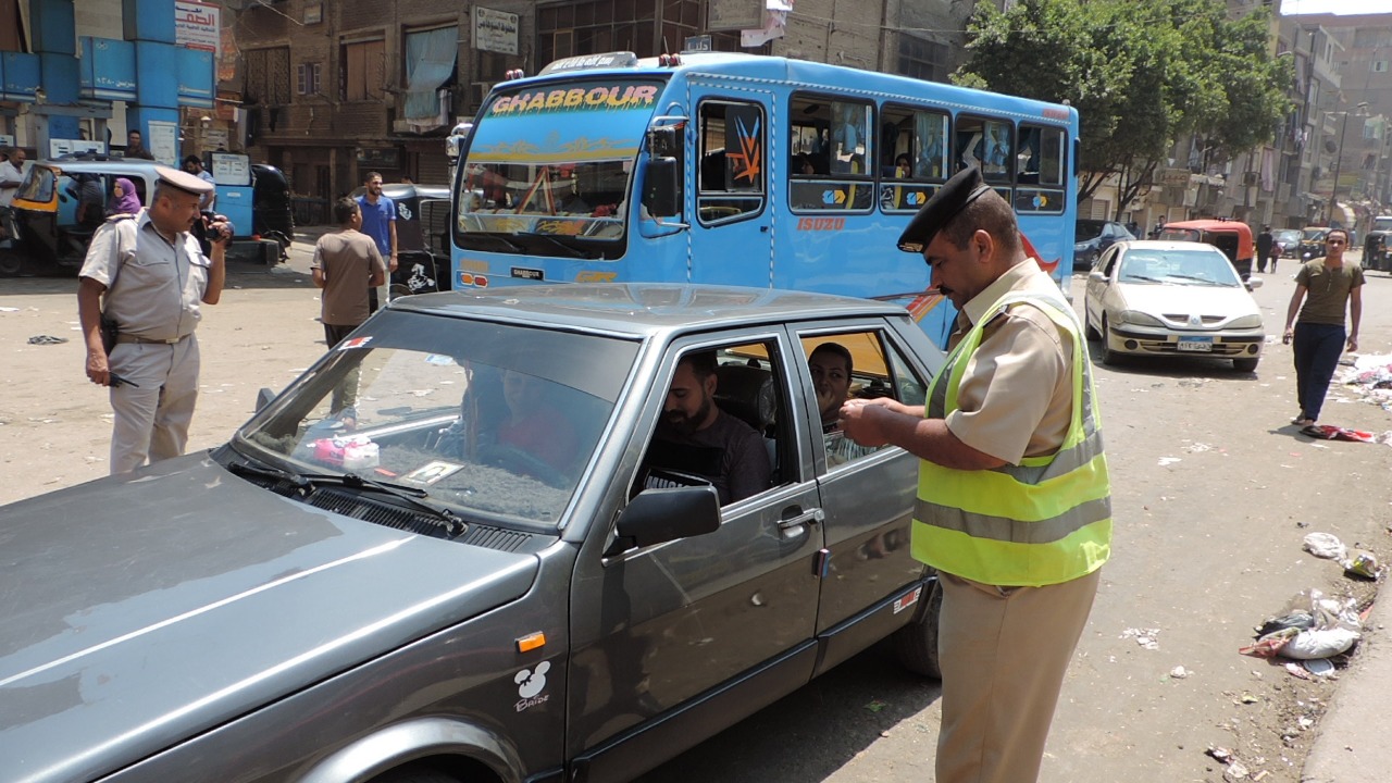 حملة مرورية بالقليوبية لضبط السيارات بدون ترخيص (2)